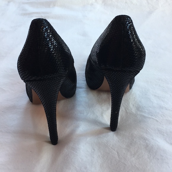 NWOT BCBGeneration Black Snakeskin Pattern Heels, 7 - Picture 8 of 9